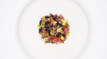 Insalata di riso con fagioli neri e avocado